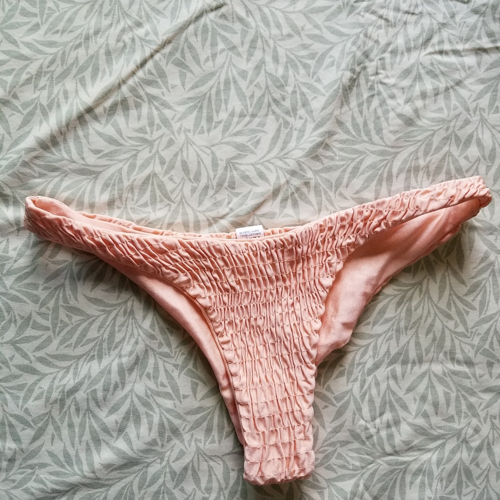 Ruched elastic bikini bottoms